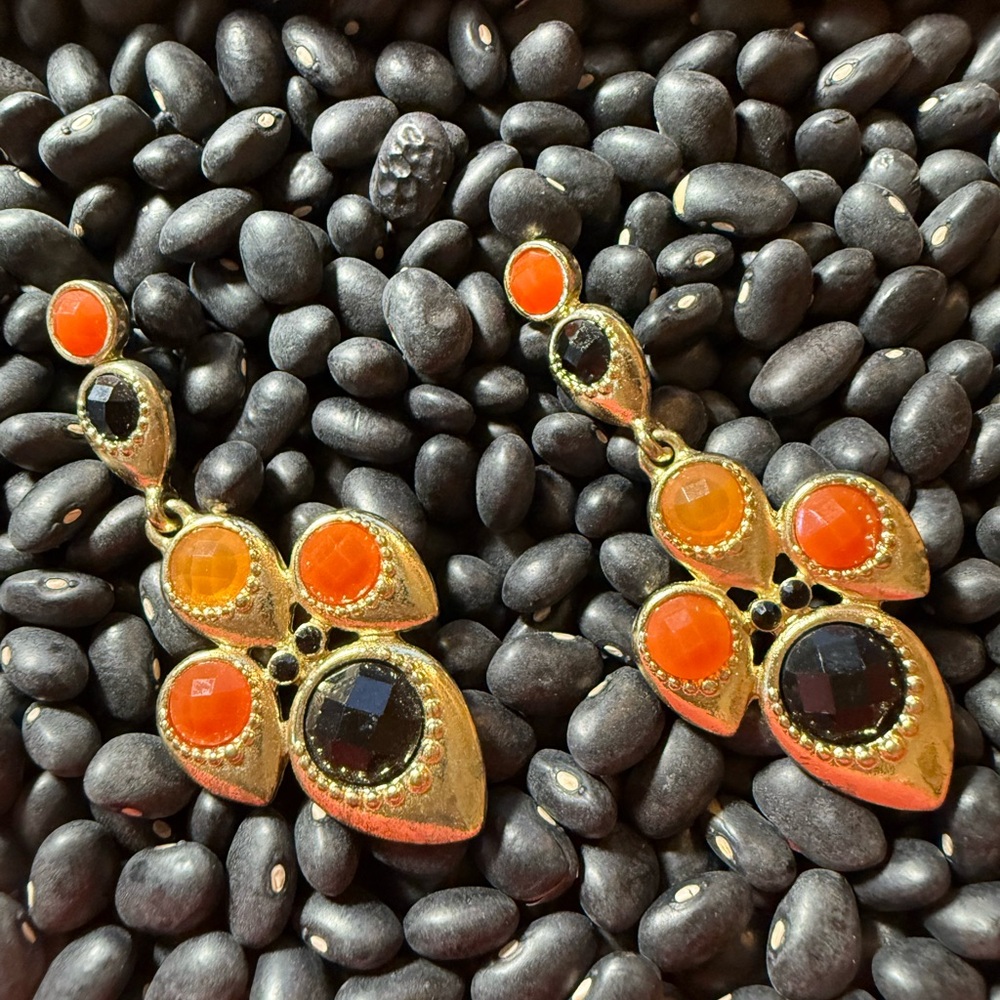 Gold tone teardrop orange and black stones earrings